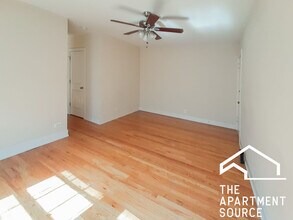 514 W Cornelia Ave, Unit 205 in Chicago, IL - Foto de edificio - Building Photo