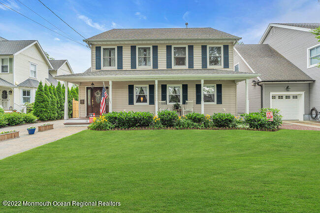 52 Morris Ave in Manasquan, NJ - Building Photo