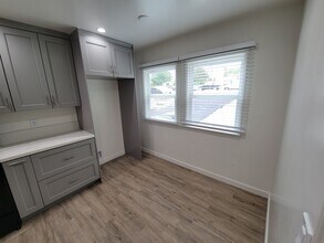 3052 Honolulu Ave, Unit Front Unit in Glendale, CA - Foto de edificio - Building Photo