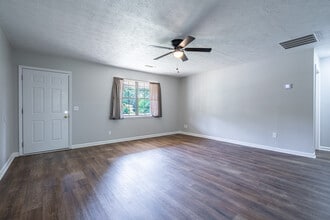 236 Landon Ct NE in Calhoun, GA - Building Photo - Building Photo