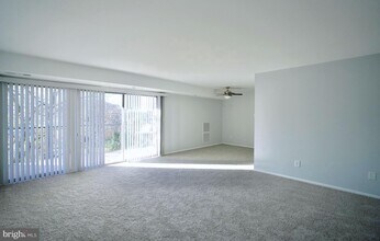 7700 Arehart Dr-Unit -1211 in New Carrollton, MD - Building Photo - Building Photo