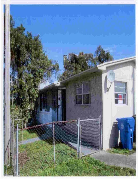 7501 NW 6th Ct in Miami, FL - Foto de edificio