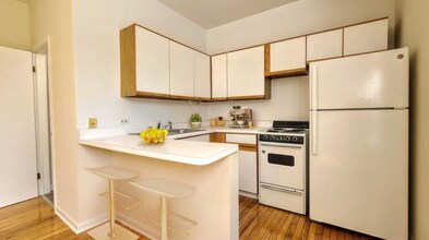 630 W Barry Ave, Unit 204 in Chicago, IL - Building Photo - Building Photo