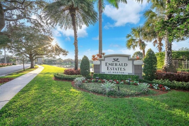 16411 Sapphire Bend in Weston, FL - Building Photo - Building Photo