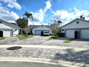 5912 NW 93rd Terrace in Tamarac, FL - Building Photo - Building Photo