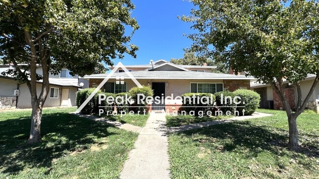 2912 Norcade Cir in Sacramento, CA - Building Photo - Building Photo