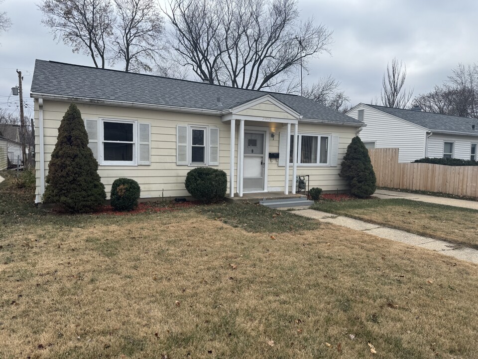 2008 Sauber Ave in Rockford, IL - Building Photo