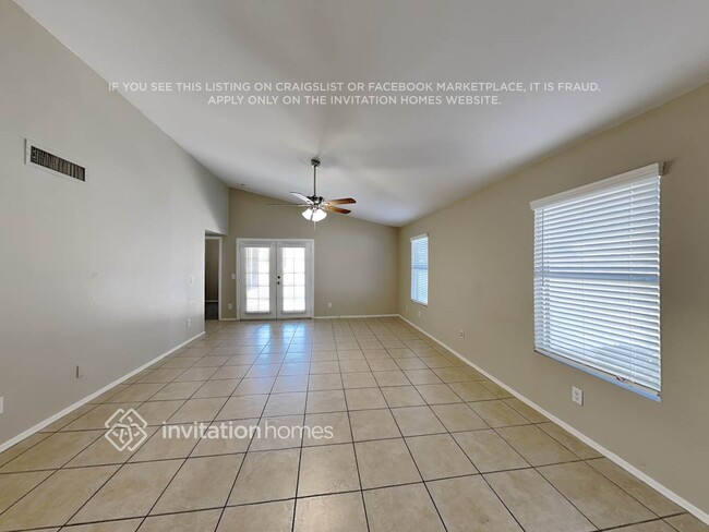 1025 W Cantebria Dr in Gilbert, AZ - Building Photo - Building Photo