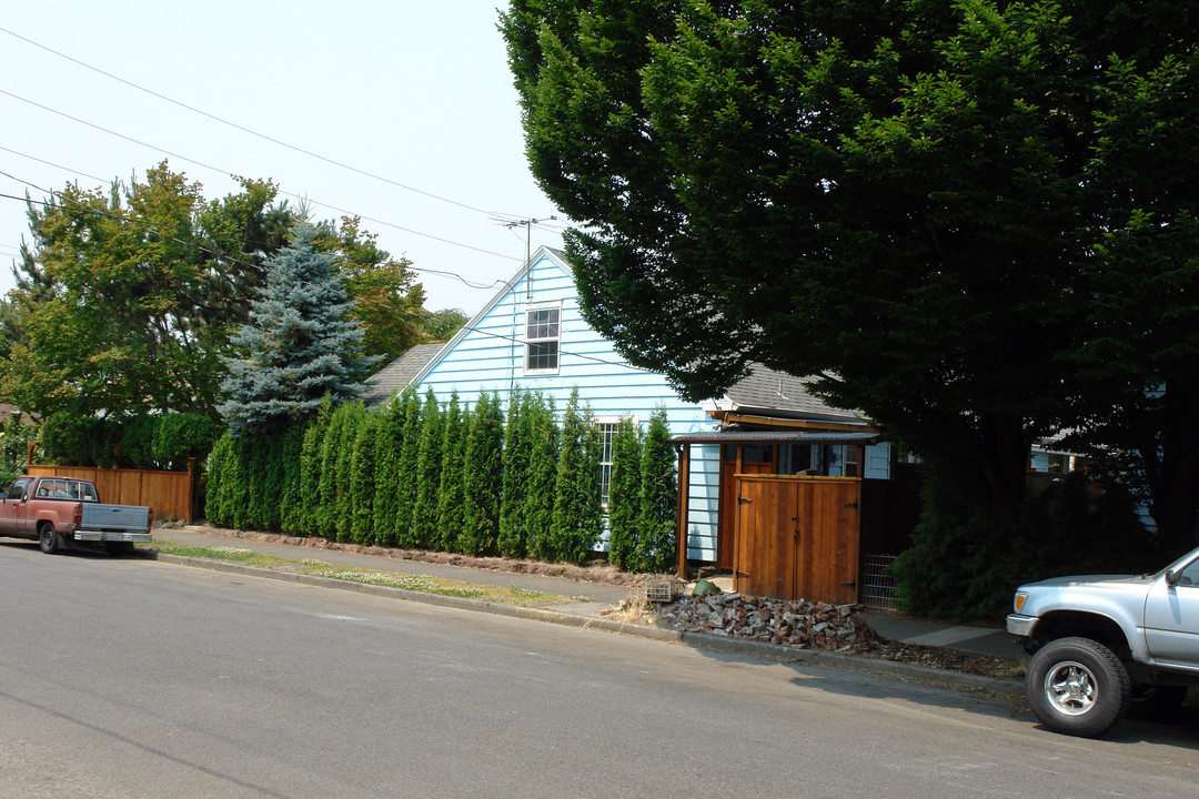 2709 SE Taylor St in Portland, OR - Foto de edificio