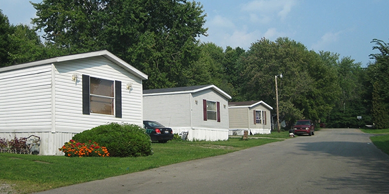 90 Shenango Park Rd in Transfer, PA - Foto de edificio