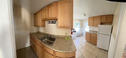27 Loomis St, Unit 5 in Burlington, VT - Foto de edificio - Building Photo