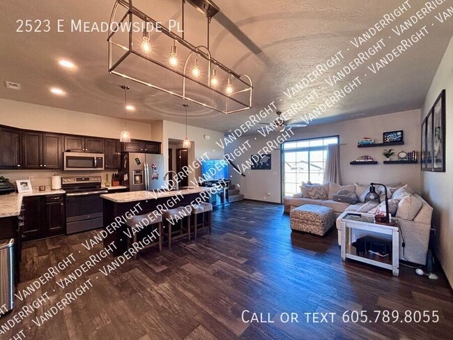 property at 2523 E Meadowside Pl