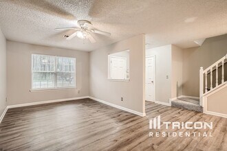 1305 Maple Valley Ct in Union City, GA - Building Photo - Building Photo