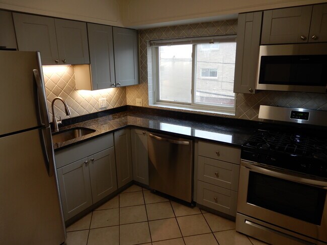 1522 N Harlem Ave, Unit 2N