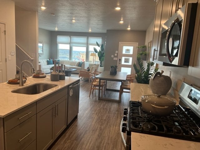 2108 N Chianti St in Saratoga Springs, UT - Foto de edificio - Building Photo