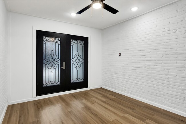 7 Briar Dale Ct in Houston, TX - Foto de edificio - Building Photo