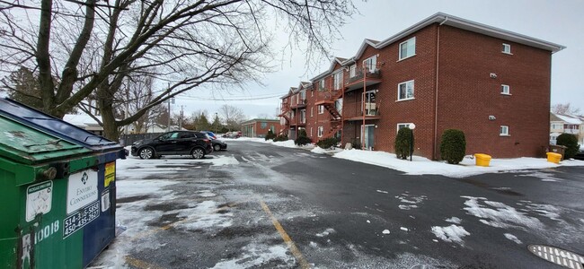 29-35 Savaria St in St-Basile-le-Grand, QC - Building Photo - Building Photo