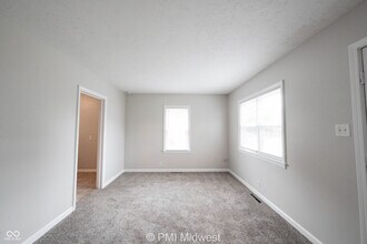 1615 E Southport Rd in Indianapolis, IN - Building Photo - Building Photo