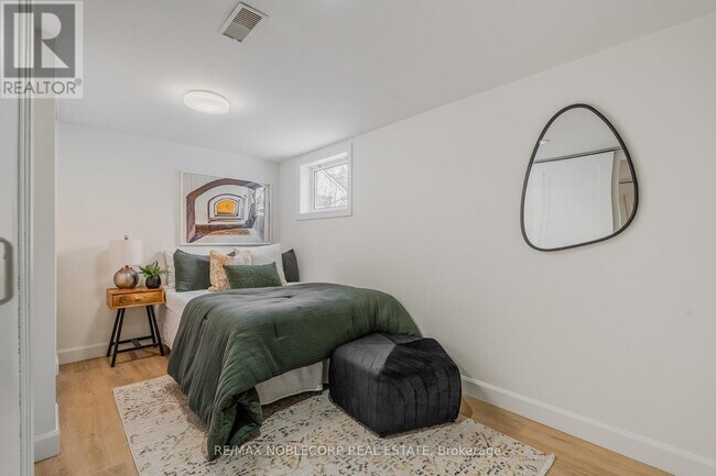 property at 6 Evandale Rd