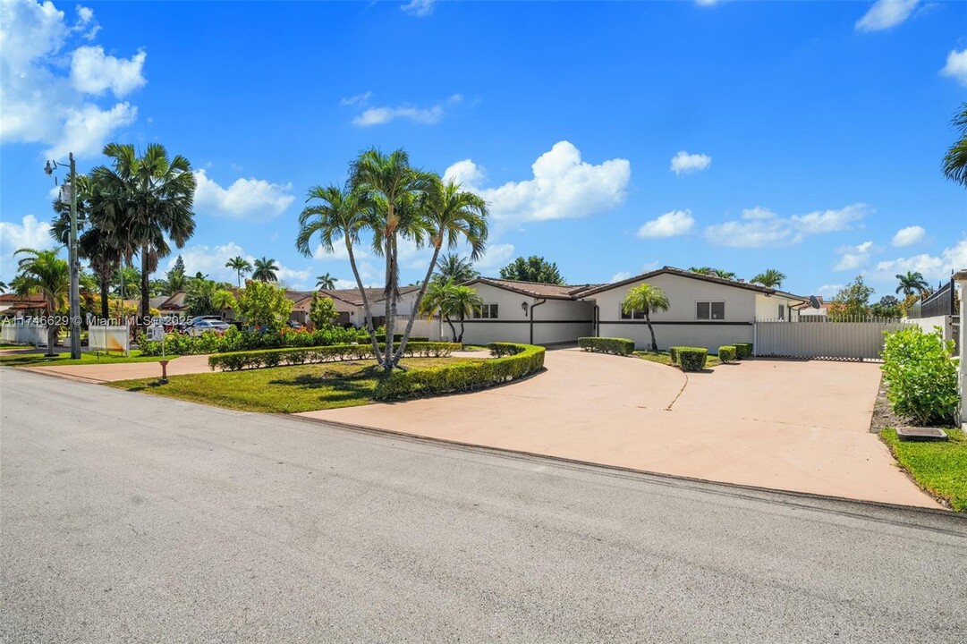 14170 SW 30th St in Miami, FL - Building Photo