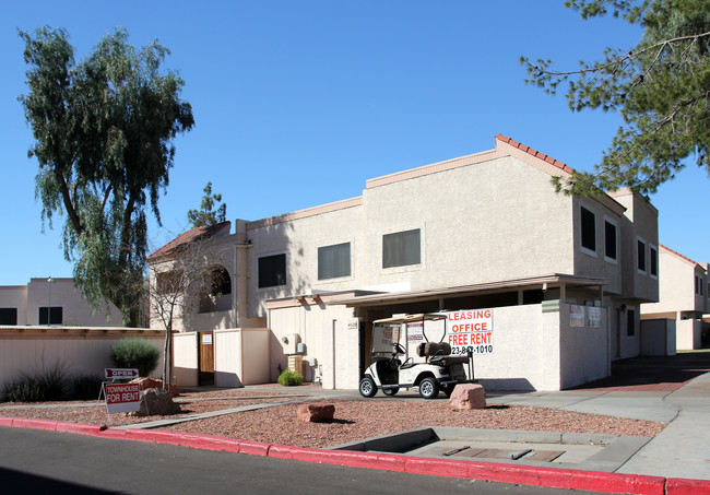 Por Hallcraft Villas West in Glendale, AZ - Building Photo - Building Photo