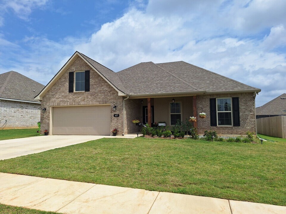 617 Cabernet Ct in Haughton, LA - Building Photo