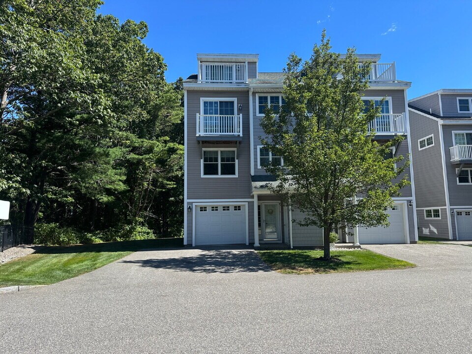 42 Walnut St in Old Orchard Beach, ME - Building Photo