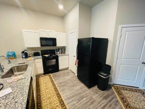 2109 N Avenue J in Lubbock, TX - Building Photo - Building Photo