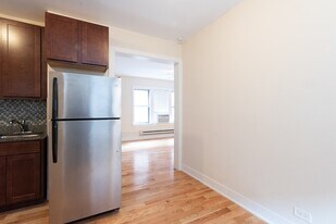 3731 N Pine Grove Ave, Unit J03P in Chicago, IL - Building Photo