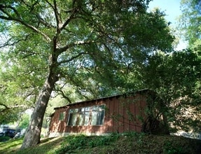 9710 Mistletoe Rd, Unit Guesthouse Detached in Tujunga, CA - Building Photo - Building Photo