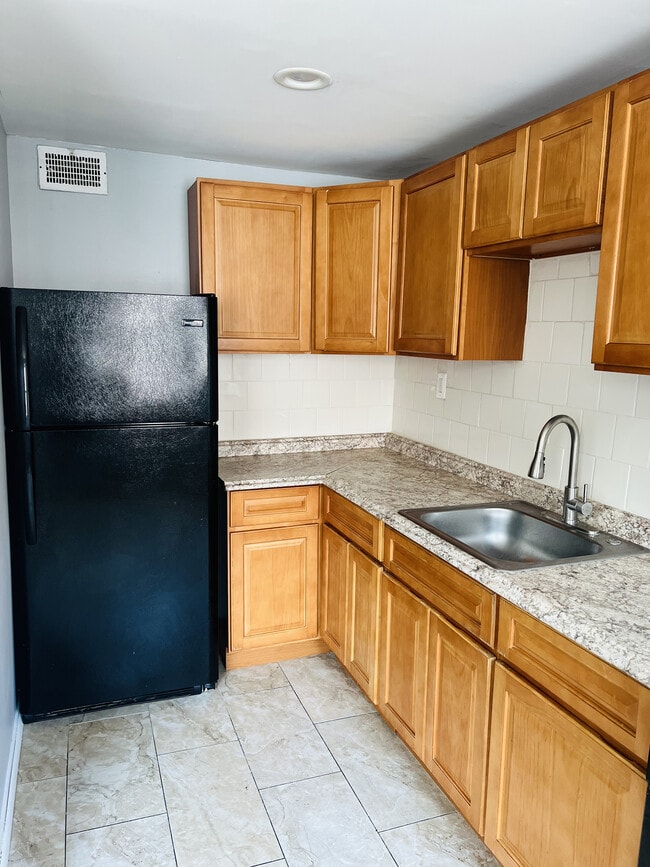 130 Spring Valley Rd in Darby, PA - Building Photo - Building Photo