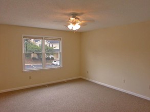 WHITEHALL LANDING in Athens, GA - Building Photo - Interior Photo