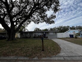 11128 116th St in Largo, FL - Building Photo