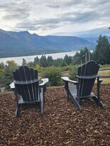 320 NE Wisteria Way in Stevenson, WA - Building Photo