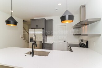 422 Sylvania Ave in Charlotte, NC - Building Photo - Building Photo