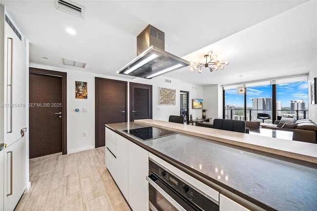 1000 Brickell Plaza, Unit 2111 in Miami, FL - Foto de edificio - Building Photo