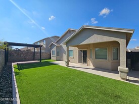 14656 Alton Oaks in El Paso, TX - Foto de edificio - Building Photo