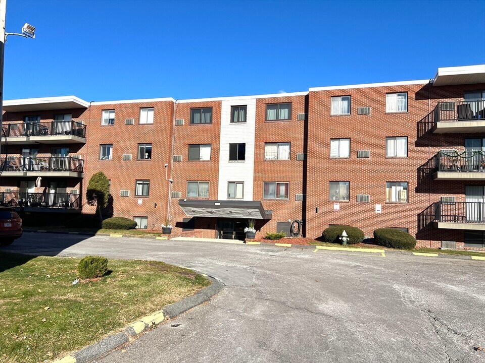 900 Governors Dr in Winthrop, MA - Building Photo