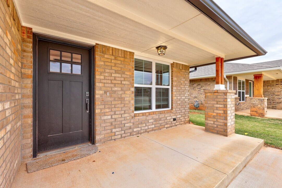 718 Ivy Ln in Noble, OK - Building Photo