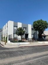 1327 Magnolia Ave in Los Angeles, CA - Building Photo - Primary Photo