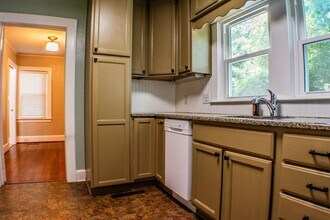 1245 S Hawthorne Rd in Winston-Salem, NC - Building Photo - Building Photo