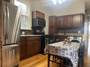 1339 N Western Ave, Unit 3 in Chicago, IL - Building Photo - Building Photo