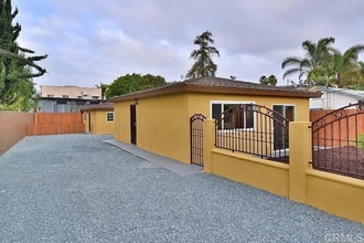 1610-12 Dahlia Ave in San Diego, CA - Foto de edificio - Building Photo