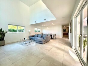 4445 Red Rd in Coral Gables, FL - Building Photo - Building Photo