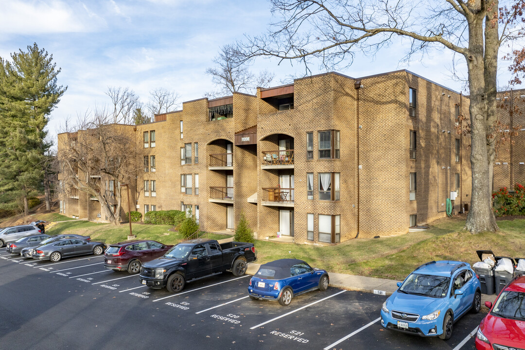 Chestnut Grove Condominiums in Reston, VA - Building Photo