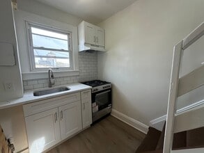 300 Redmond St in New Brunswick, NJ - Building Photo - Building Photo