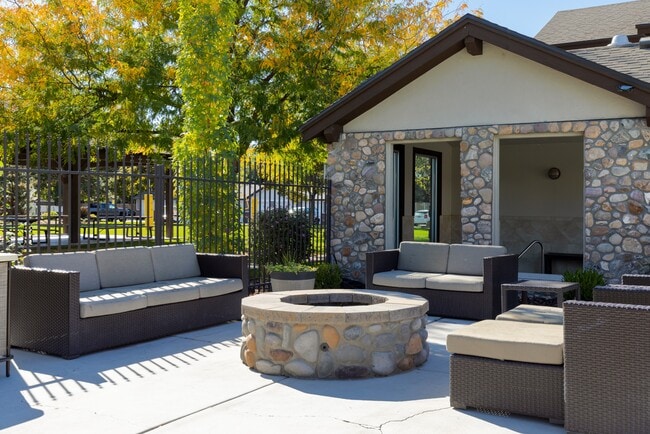 Sterling Pointe Apartments