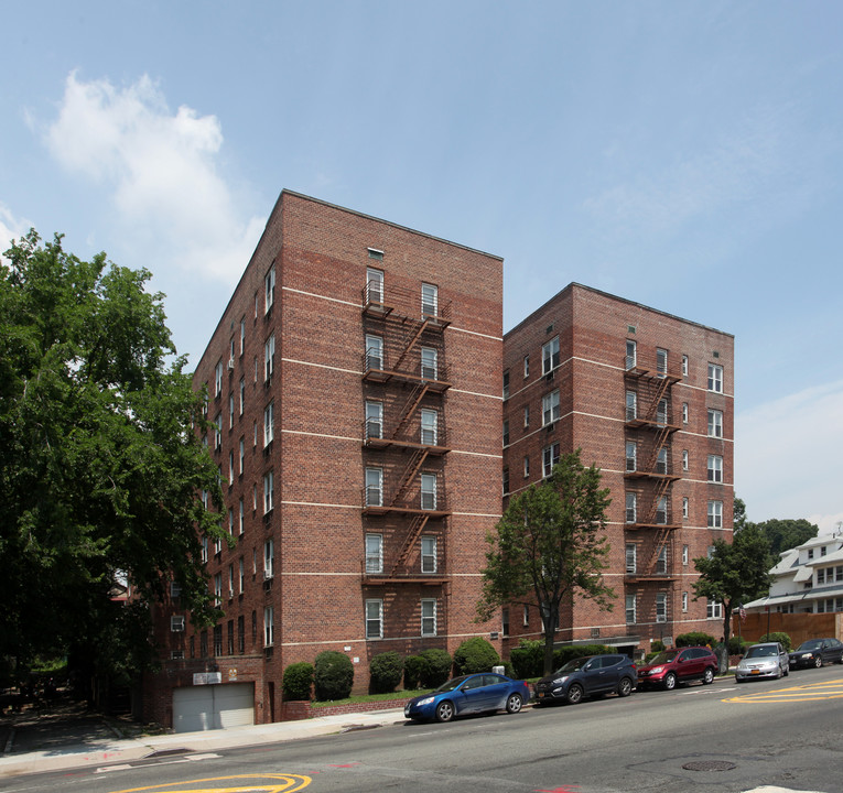 Holliswood Apartments in Hollis, NY - Building Photo