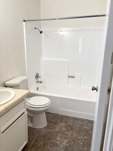 333 Poplar St in Oakdale, CA - Building Photo - Building Photo
