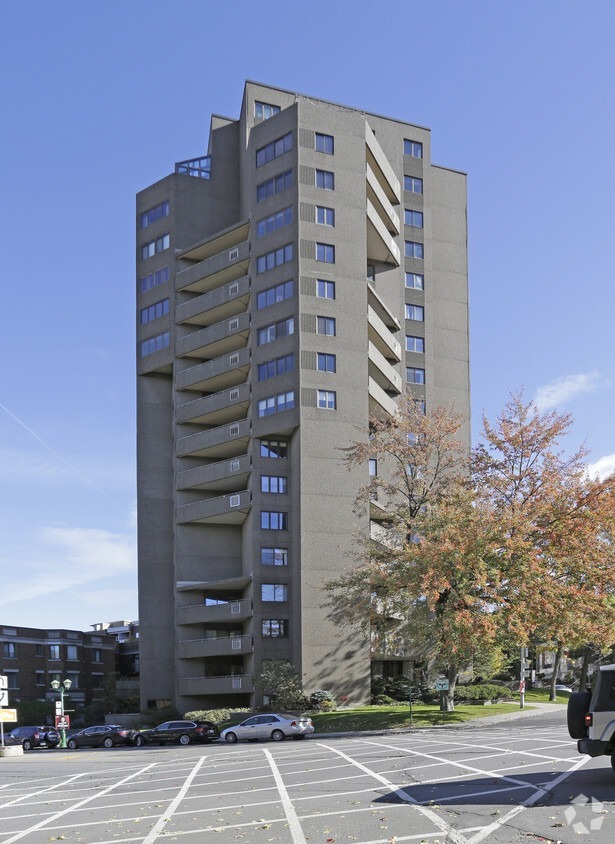 Le Tournesol in Montréal, QC - Building Photo - Building Photo